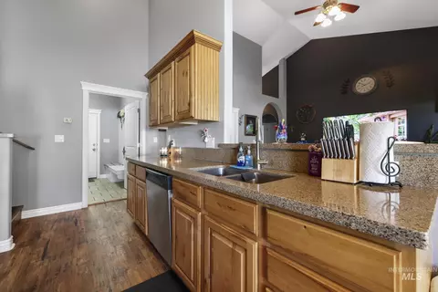 Entry Way - 467 Wildrose Loop, Twin Falls, ID 83301 photo 3 of 4