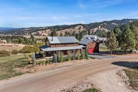 34 Crosstimber Loop, Garden Valley, ID 83622