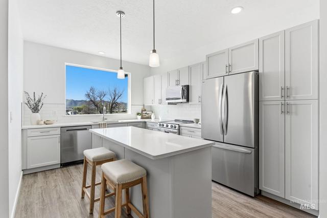 512 Diamond Ln, Emmett, ID 83617