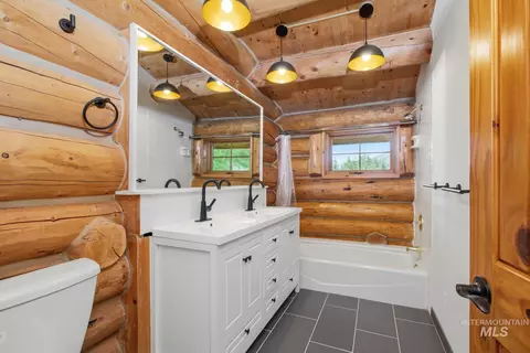 Bath - 246 Timberline Rd, Hailey, ID 83333 photo 2 of 4
