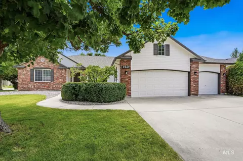Exterior - 2247 E Gleneagle Dr, Eagle, ID 83616 photo 3 of 10