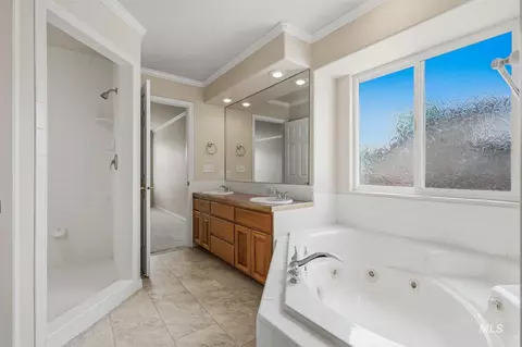 Bath - 2247 E Gleneagle Dr, Eagle, ID 83616 photo 3 of 4