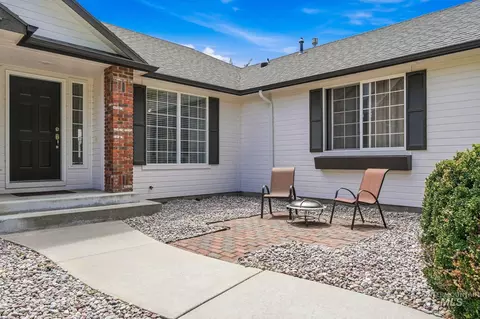 Exterior - 2247 E Gleneagle Dr, Eagle, ID 83616 photo 5 of 10