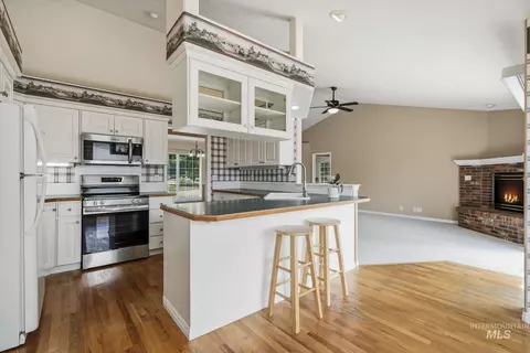 Kitchen - 2247 E Gleneagle Dr, Eagle, ID 83616 photo 1 of 6