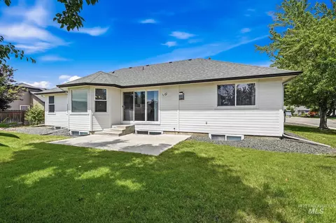 Exterior - 2247 E Gleneagle Dr, Eagle, ID 83616 photo 7 of 10