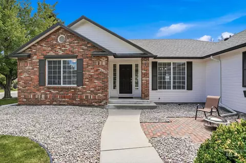 Exterior - 2247 E Gleneagle Dr, Eagle, ID 83616 photo 4 of 10