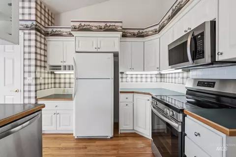 Kitchen - 2247 E Gleneagle Dr, Eagle, ID 83616 photo 6 of 6