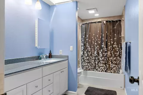 Bath - 18338 Pride Ln, Caldwell, ID 83607 photo 3 of 4