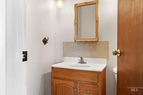 Bath - 18338 Pride Ln, Caldwell, ID 83607 photo 1 of 4