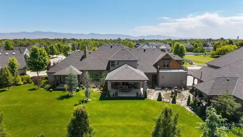 Exterior - 6810 N Winward Ave, Eagle, ID 83616 photo 4 of 14