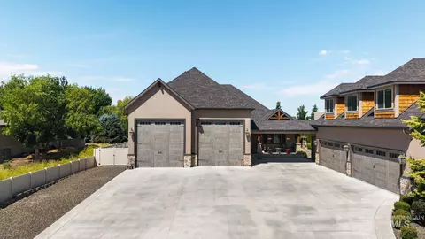 Exterior - 6810 N Winward Ave, Eagle, ID 83616 photo 5 of 14