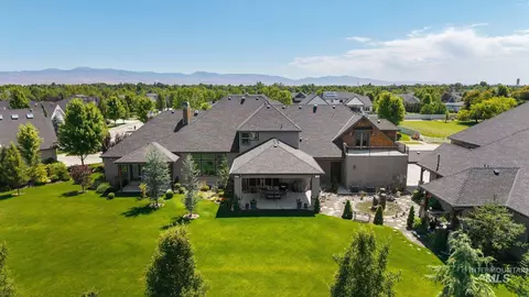 Exterior - 6810 N Winward Ave, Eagle, ID 83616 photo 2 of 14
