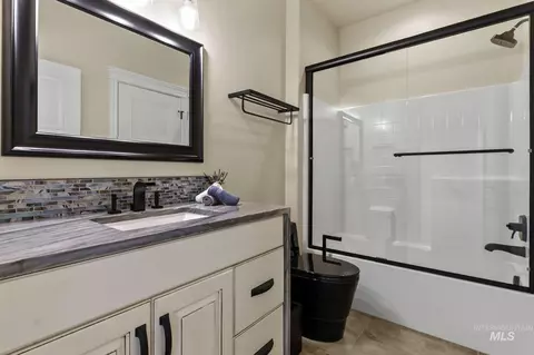 Bath - 6810 N Winward Ave, Eagle, ID 83616 photo 4 of 5