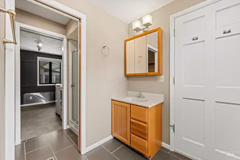 Bath - 2333 Table Rock Rd, Boise, ID 83712 photo 1 of 6