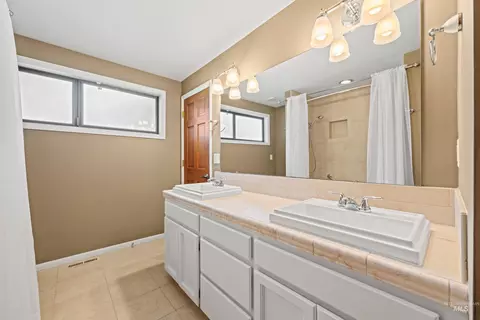 Bath - 2333 Table Rock Rd, Boise, ID 83712 photo 2 of 6
