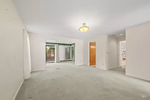 Living - 2333 Table Rock Rd, Boise, ID 83712 photo 4 of 4
