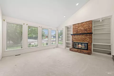 Living - 2333 Table Rock Rd, Boise, ID 83712 photo 1 of 4