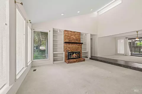Living - 2333 Table Rock Rd, Boise, ID 83712 photo 2 of 4