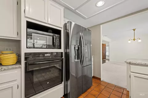 Kitchen - 2333 Table Rock Rd, Boise, ID 83712 photo 5 of 6