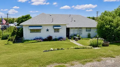 501 Walnut St, Nezperce, ID 83543