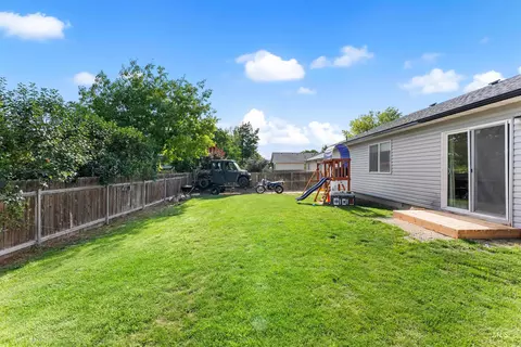 Exterior - 698 E Great Bear St, Kuna, ID 83634 photo 7 of 12