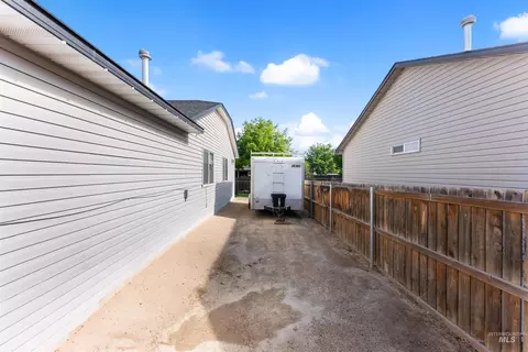 Exterior - 698 E Great Bear St, Kuna, ID 83634 photo 5 of 12