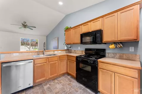 Kitchen - 698 E Great Bear St, Kuna, ID 83634 photo 2 of 4