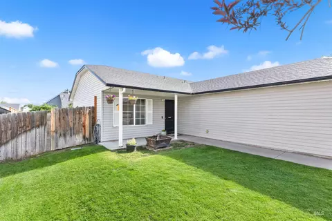 Exterior - 698 E Great Bear St, Kuna, ID 83634 photo 3 of 12