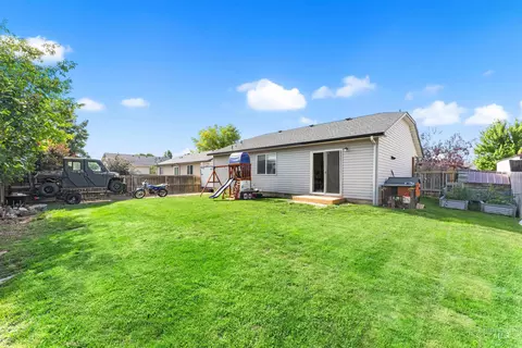 Exterior - 698 E Great Bear St, Kuna, ID 83634 photo 8 of 12