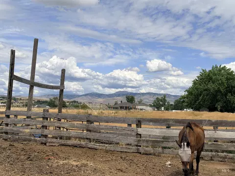 400 W Beacon Light Rd, Eagle, ID 83616 photo 12