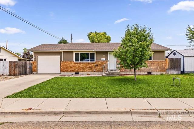 2015 Meadow Ave, Caldwell, ID 83605