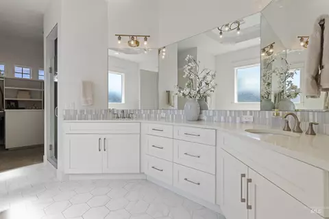 Bath - 4153 W Sugarberry St, Eagle, ID 83616 photo 5 of 8