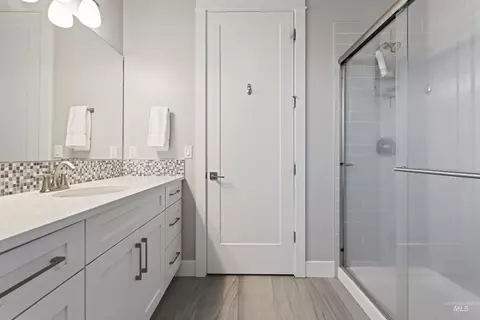 Bath - 4153 W Sugarberry St, Eagle, ID 83616 photo 6 of 8