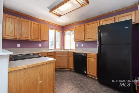 Kitchen - 1681 E Laurelwood, Eagle, ID 83616 photo 1 of 2