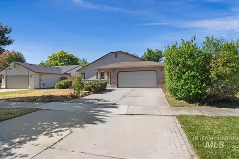 Exterior - 1681 E Laurelwood, Eagle, ID 83616 photo 2 of 8