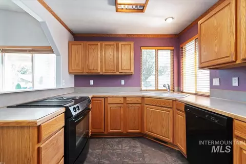 Kitchen - 1681 E Laurelwood, Eagle, ID 83616 photo 2 of 2