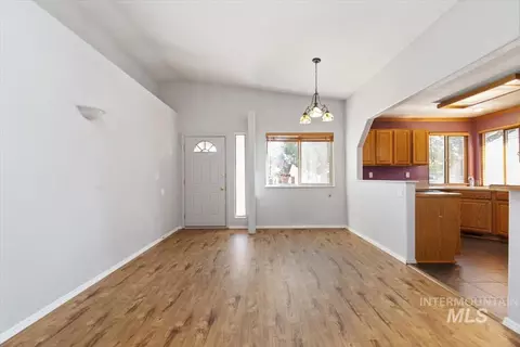 Living - 1681 E Laurelwood, Eagle, ID 83616 photo 1 of 8