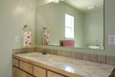 Bath - 95 Sunnyside Dr, Jerome, ID 83338 photo 1 of 2
