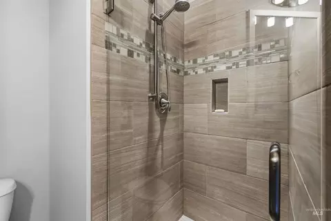 Bath - 6070 W Piaffe Ct, Eagle, ID 83616 photo 2 of 9