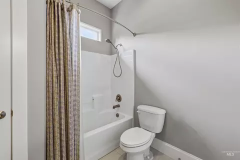 Bath - 6070 W Piaffe Ct, Eagle, ID 83616 photo 8 of 9