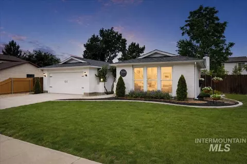 5074 W Harbourview Dr, Boise, ID 83703