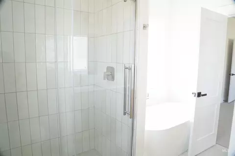Bath - 1164 Smith Dr, Vale, OR 97918 photo 2 of 5