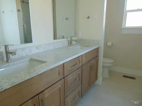 Bath - 1164 Smith Dr, Vale, OR 97918 photo 3 of 5