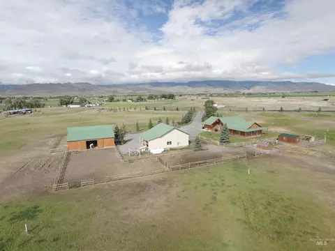 181 Crows Nest Loop, Mackay, ID 83251 photo 4
