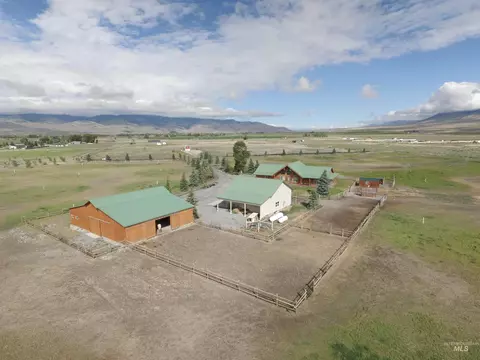 181 Crows Nest Loop, Mackay, ID 83251 photo 3