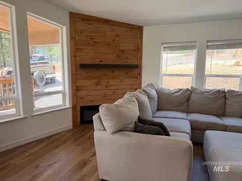 1224 Woodside Rd, Cascade, ID 83611 photo 2