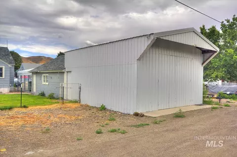 Exterior - 351 W Main St S, Vale, OR 97918 photo 5 of 6