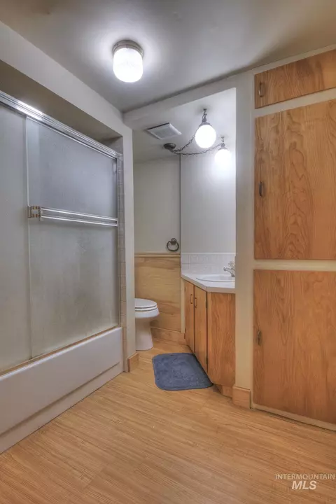 Bath - 351 W Main St S, Vale, OR 97918 photo 1 of 2