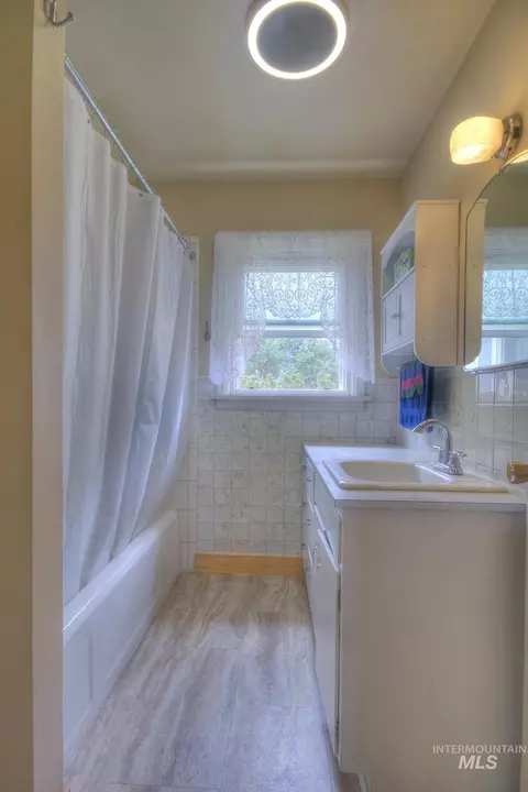 Bath - 351 W Main St S, Vale, OR 97918 photo 2 of 2