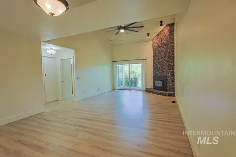 Living - 640 Morrison St, Twin Falls, ID 83301 photo 2 of 2